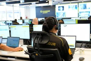 Centro de monitoreo: qué hace y por qué marca la diferencia frente a una alarma “solo sonora”