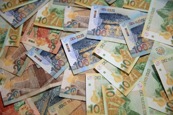 ¿Qué ocurre cuando los cajeros automáticos detectan billetes falsos?