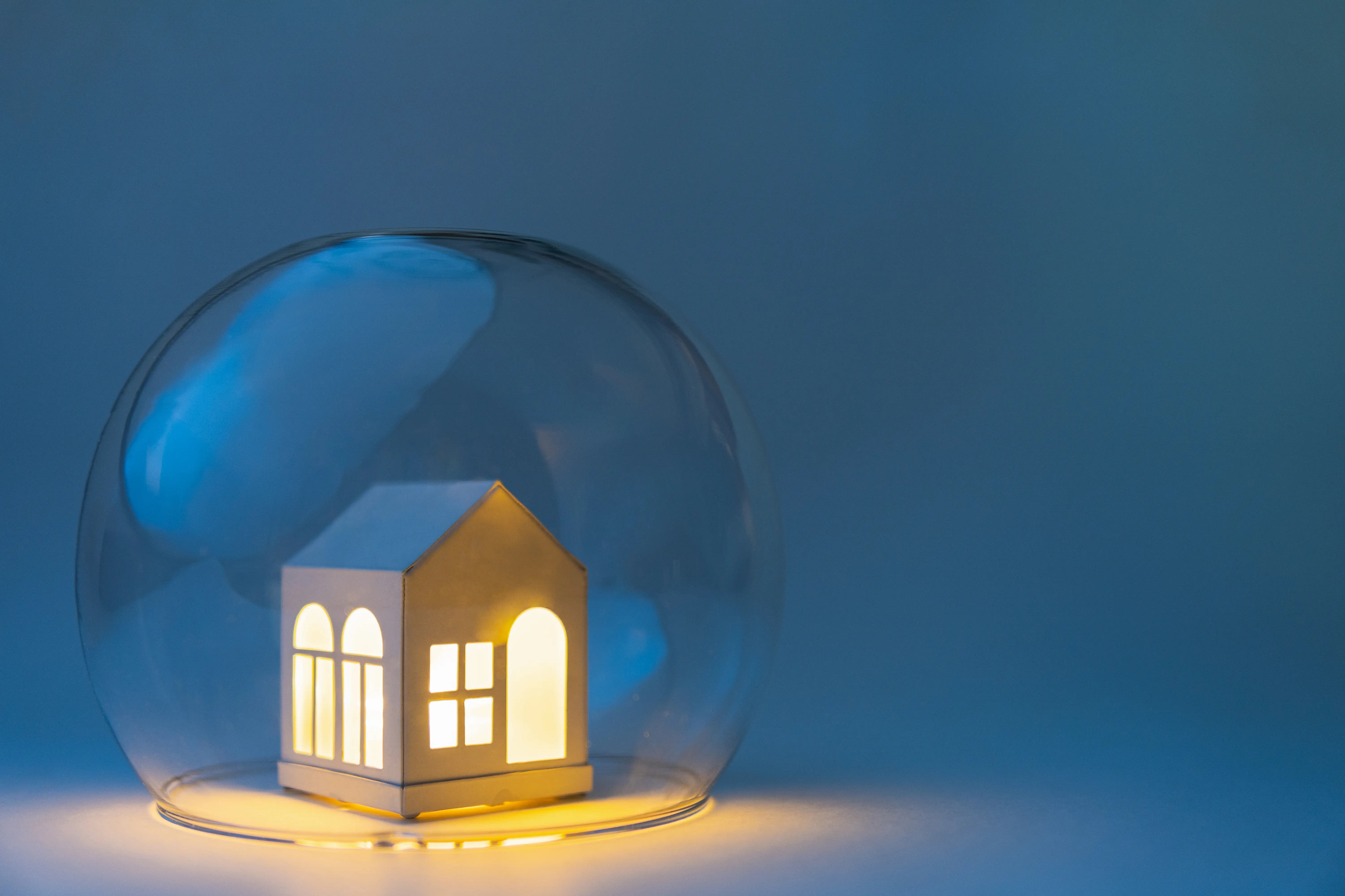 Cámaras de seguridad para exteriores: cómo proteger tu casa de playa o campo todo el año